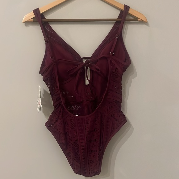 Becca Color Play One Piece Swimsuit, Plunge Neck, crochet, Plum, Size Small - Picture 4 of 6